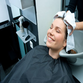 YELEGAI Professional Hair Cutting Cape in use during a haircut