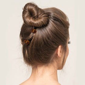 YOHAMA brown mini hair claw clips close-up showing teeth