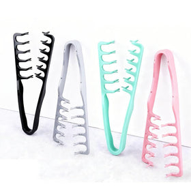 YRAKOZIN texture comb being used on wavy hair